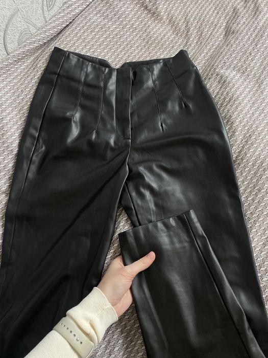 Штани з еко шкіри моми