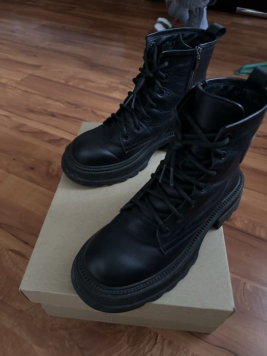 Ботинки женские 39р(25см )