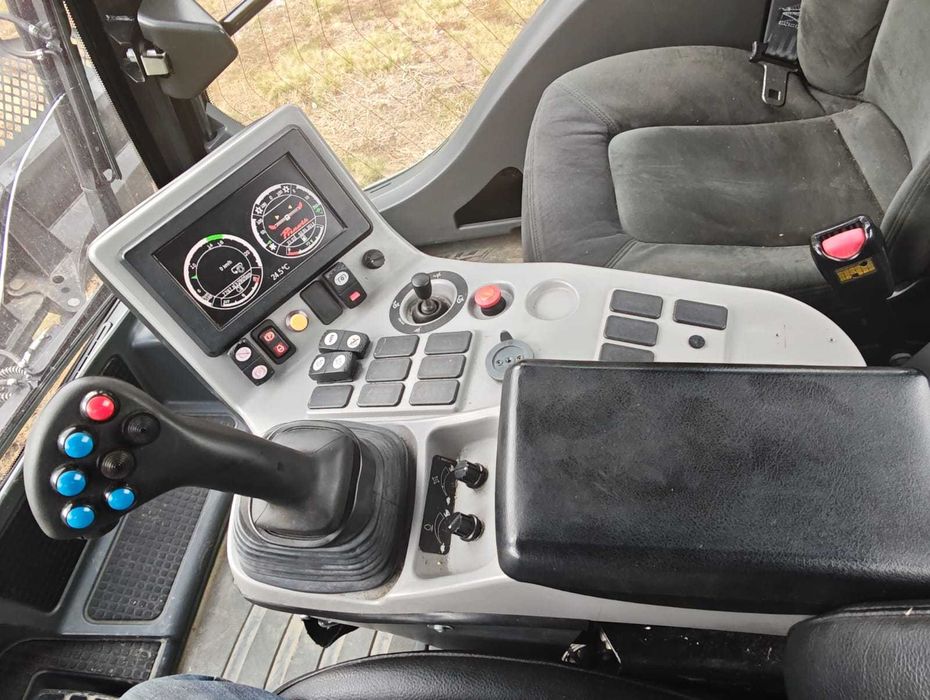 Ratrak Prinoth Bison spychacz koszenie łąk bagien Pisten Bully Kasbohrer pług frez