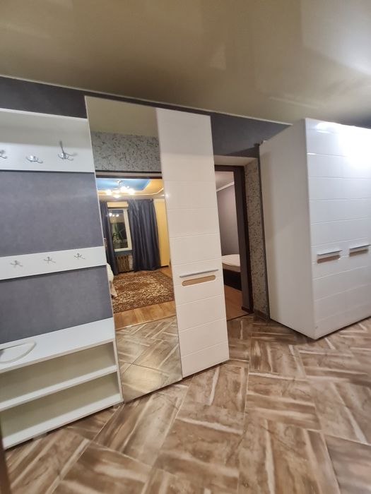 Три та чотирикімнатніі квартири різні райони, 8 спальн місць від 1500