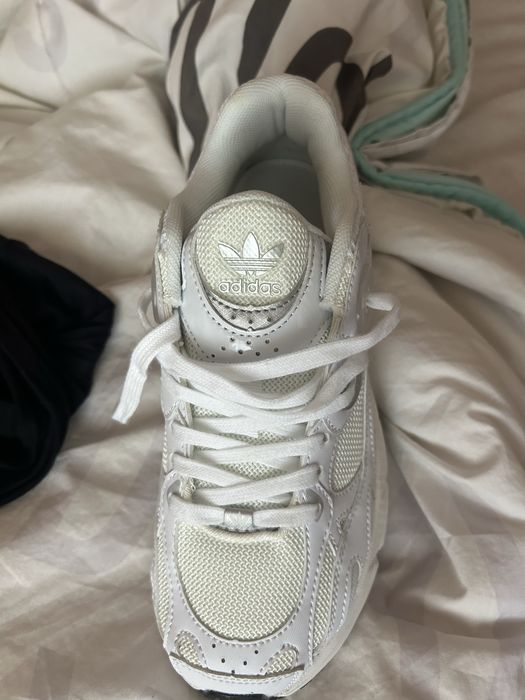 Saoatilhas da adidas brancas