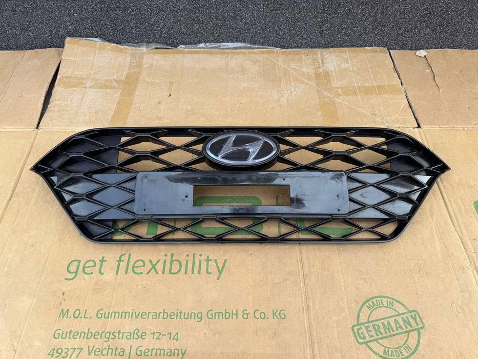 hyundai i20 iii 2019- grill polysk szklany znaczek pod radar ladny