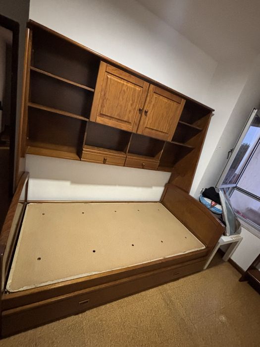 Móvel Cama  1 m “meio corpo” com gaveta para colchao de solteiro, e com armarios e prateleiras para arrumação conjugado COM OS DOIS COLCHÕES incluidos