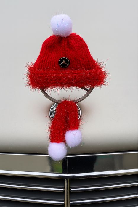 Шапочка на значок мерседес