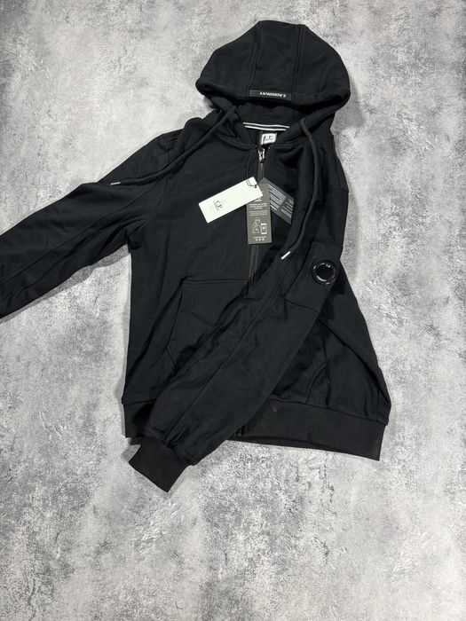 Продам зипку cp company