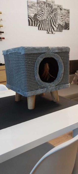 Drapak Pufa Dla Kota Domek Legowisko Na Nóżkach Szary Mebel 38cm