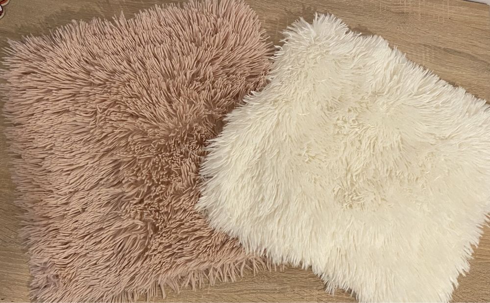 Poszewki pluszowe biała i różowa na zamek