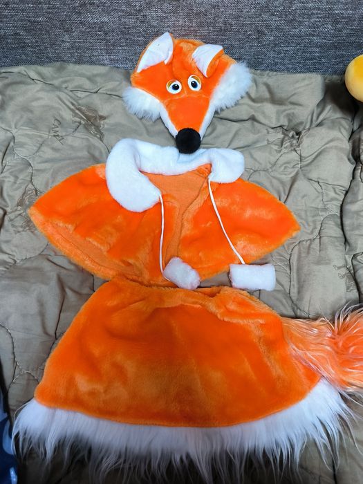 Карнавальні костюми пінгвіна,лисички