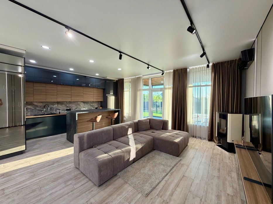 Продаж сучасного будинку з ремонтом і меблями 10 соток без сусідів позаду Осокорки