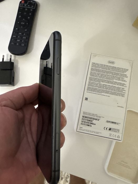 Продам iPhone 11 64GB