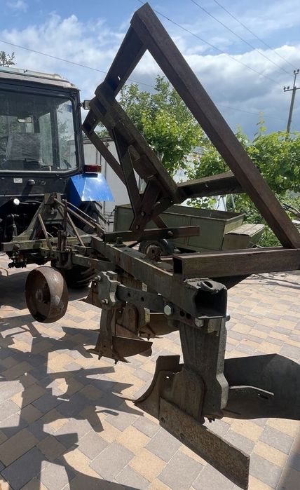 Плуг 3 корпуси з предплужниками Мтз Юмз