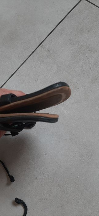 Czarne skórzane sandały wiązane na sznurk r.35-36i