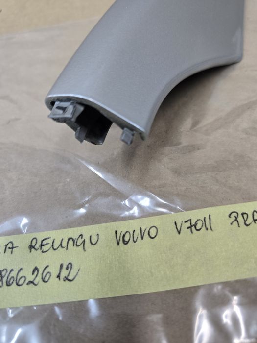 Zaślepka relingu Volvo V70II 2001-07 Prawy Przód SREBNA Nr 8662612