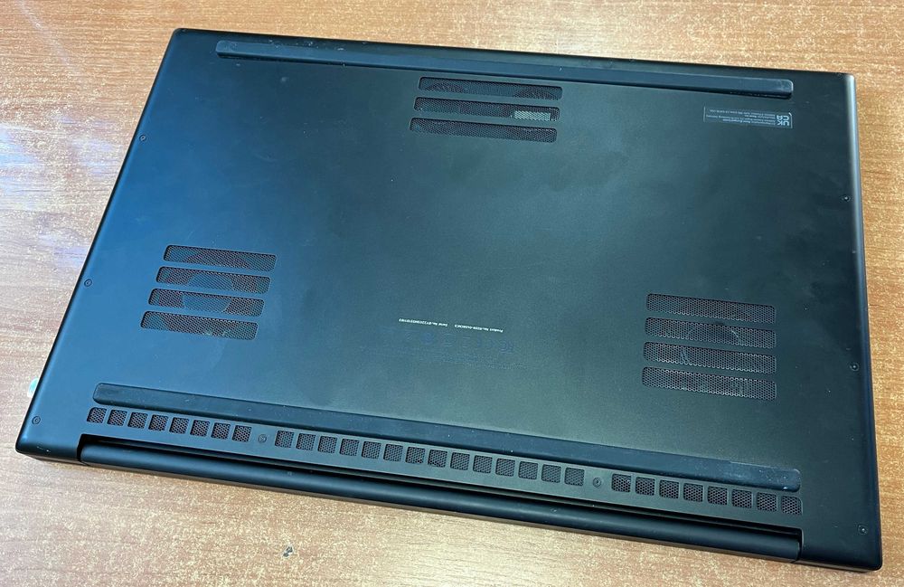 17,3"  Razer RZ09 - Core i7 11-th | 32GB DDR4 | RTX 3080 | 1 TB SSD | Win 11  -  opis