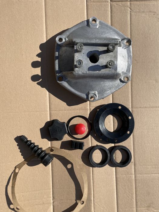 Кришка заднього редуктора моста Днепр Мт