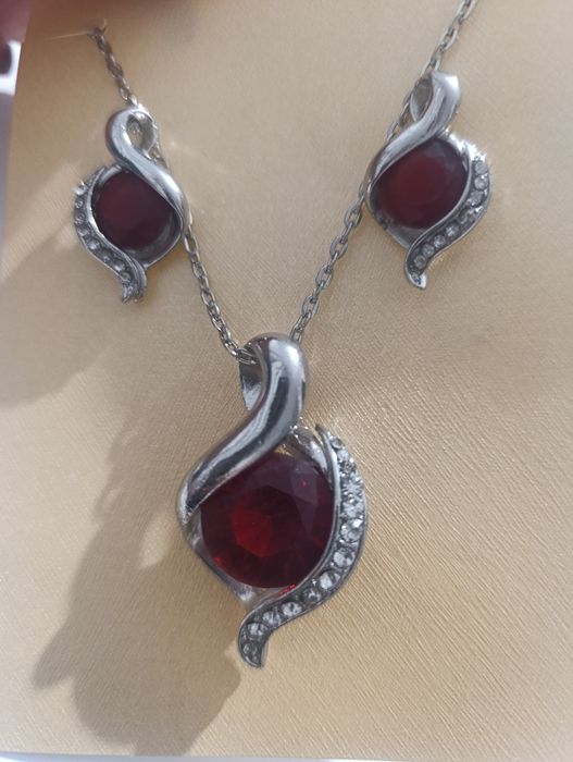 Okazała kolia zestaw biżuterii naszyjnik z kolczykami czerwień
