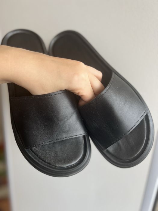 Шльопанці шкіряні