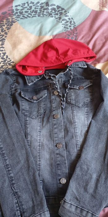 Стильна джинсова куртка