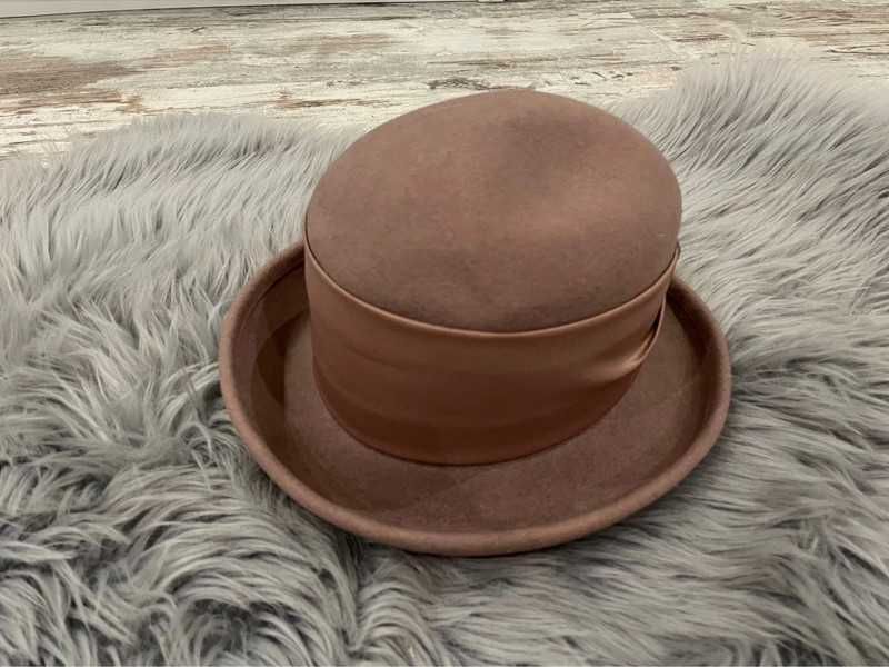 Kapelusz elegancki toczek melonik wełniany polski pudrowy