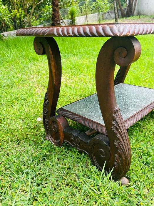 Mesa de apoio em madeira com vidro