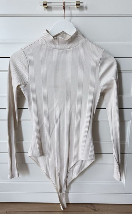 Body prążkowane prążek golf bawełna cotton classic casual basic New Look M zapinane