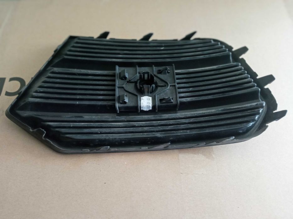 Audi Q3 8U Lift Kratka Zderzaka Prawa Przednia 8U0 Zaslepka Oryg
