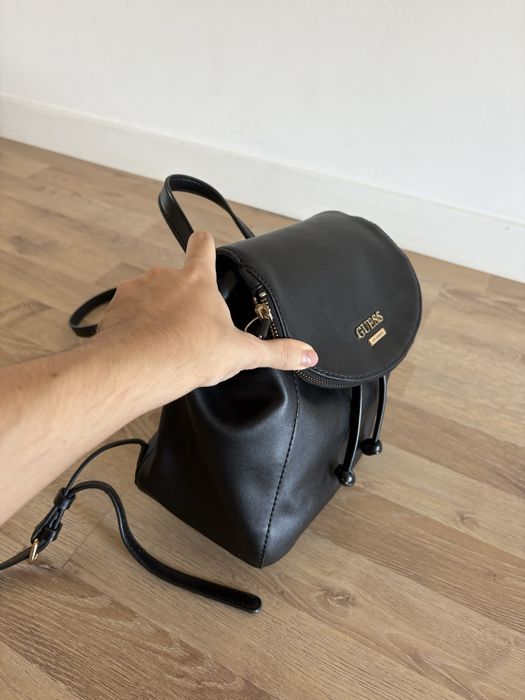 Mochila Guess preta