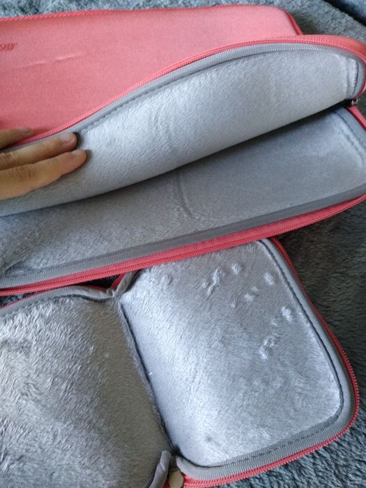 Futerał / etui na laptopa / tablet i akcesoria