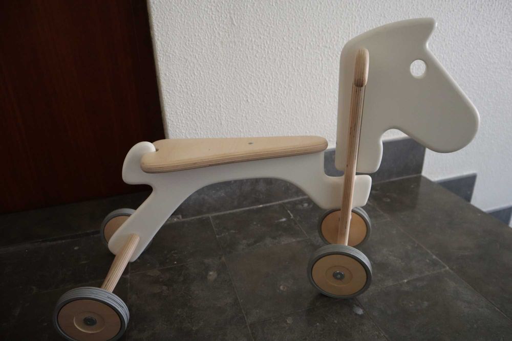 Andador / Bicicleta de Equilíbrio em Madeira – Estilo Montessori