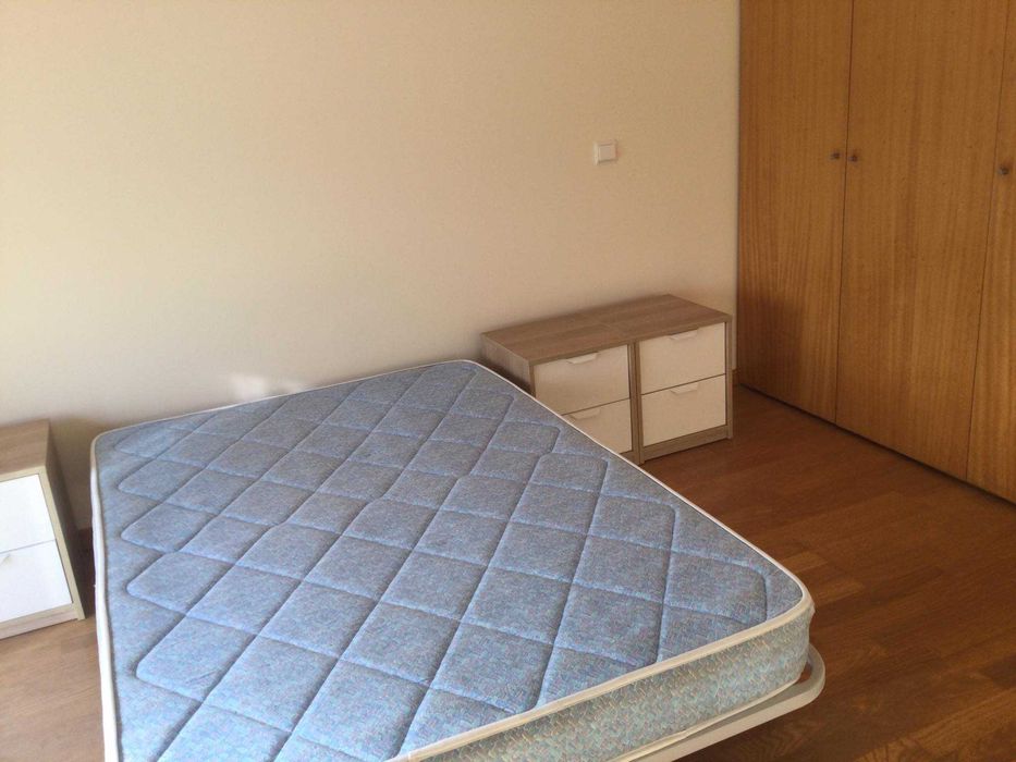 Arrenda-se apartamento T2 totalmente mobilado e equipado, localizado em frente à Universidade do Minho, na Alameda da Universidade.