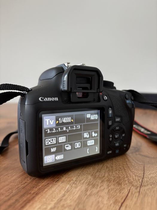 Canon EOS 1300D + Bolsa (Oferta)