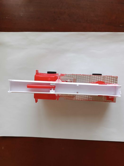 Модель автомобиля игрушка пожарная машина