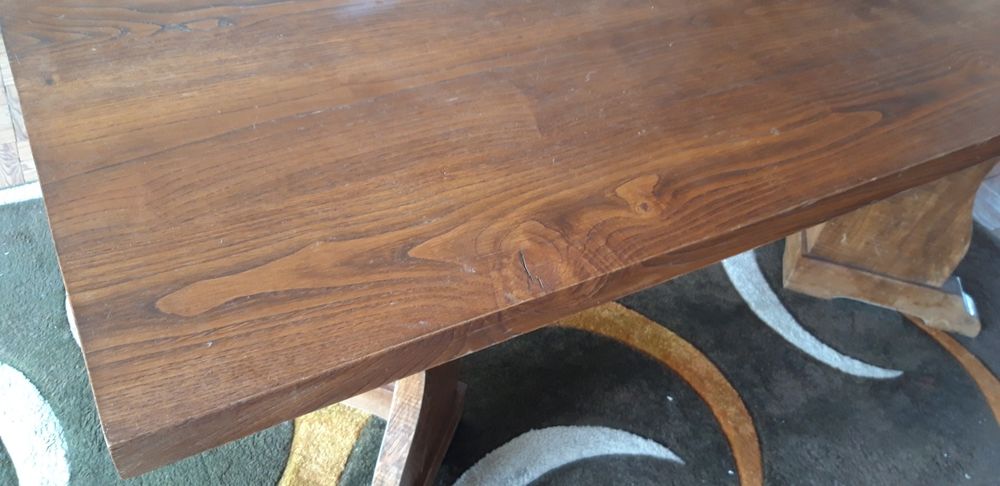 Mesa em madeira de castanho maciça