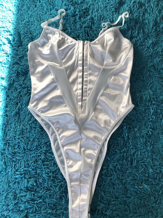Bialy bielizniane body wyszczuplajace w bardzo dobrym stanie