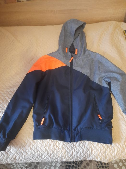 Продам куртку на весну.Хлопчик 10-11 років