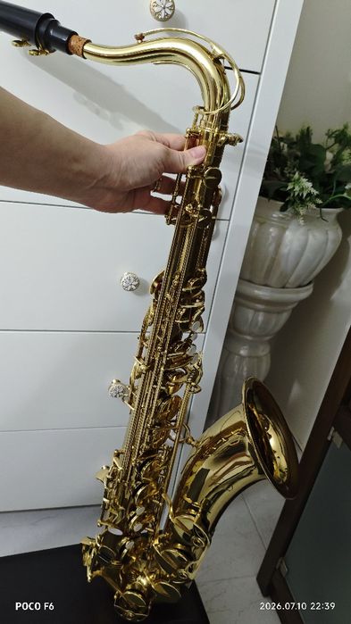 Saxofone tenor com case
