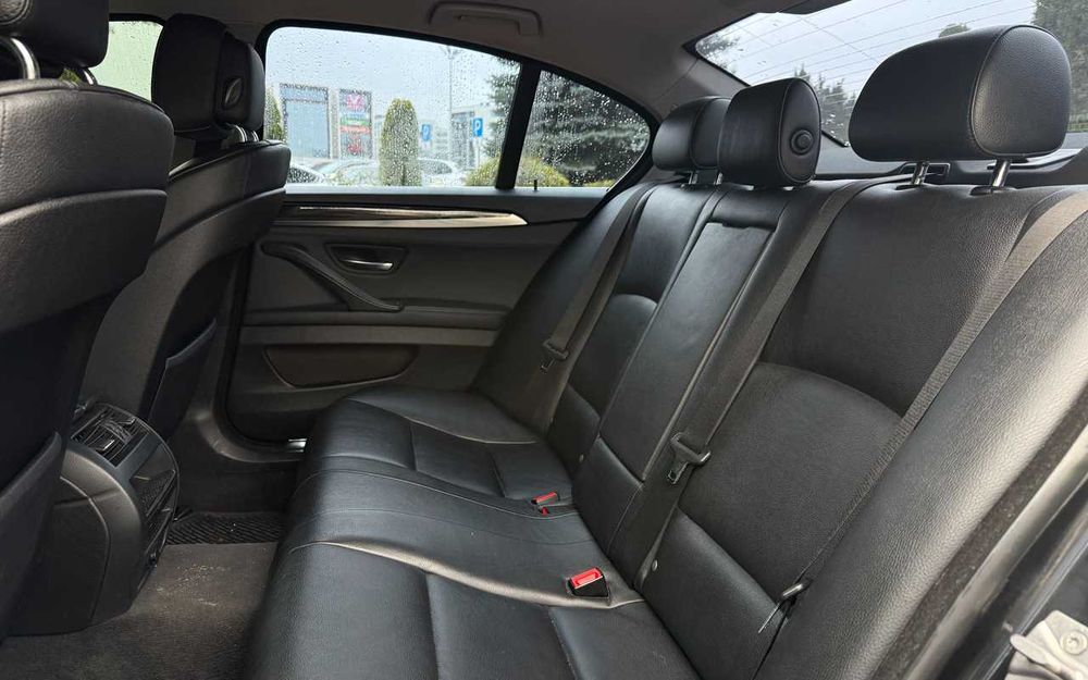 BMW 520I 2012 року