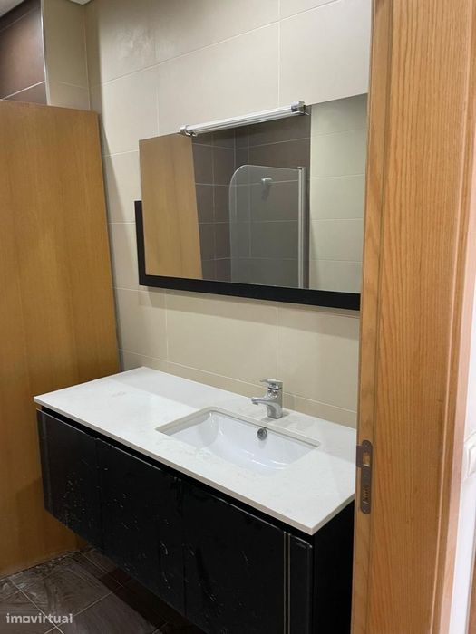 Apartamento T2 com garagem e elevador em Águeda