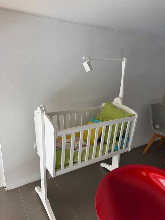 Berço baloiço com colchão espuma branco (Artigo de Exposição)