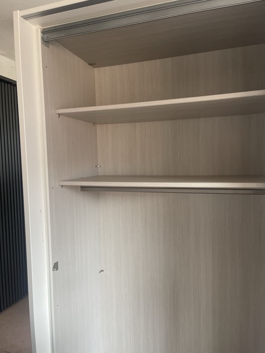 Szafa KLER ,przesuwna  białe  szkło z lustrem