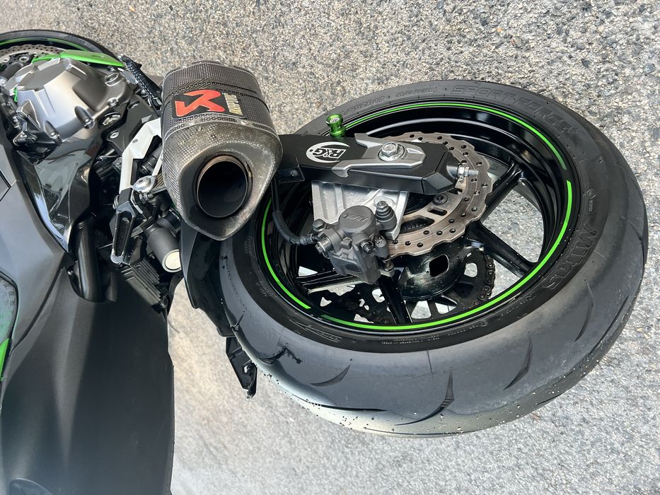 Vendo z800 de 2016 moto muito boa . Conducao otima e muita força.