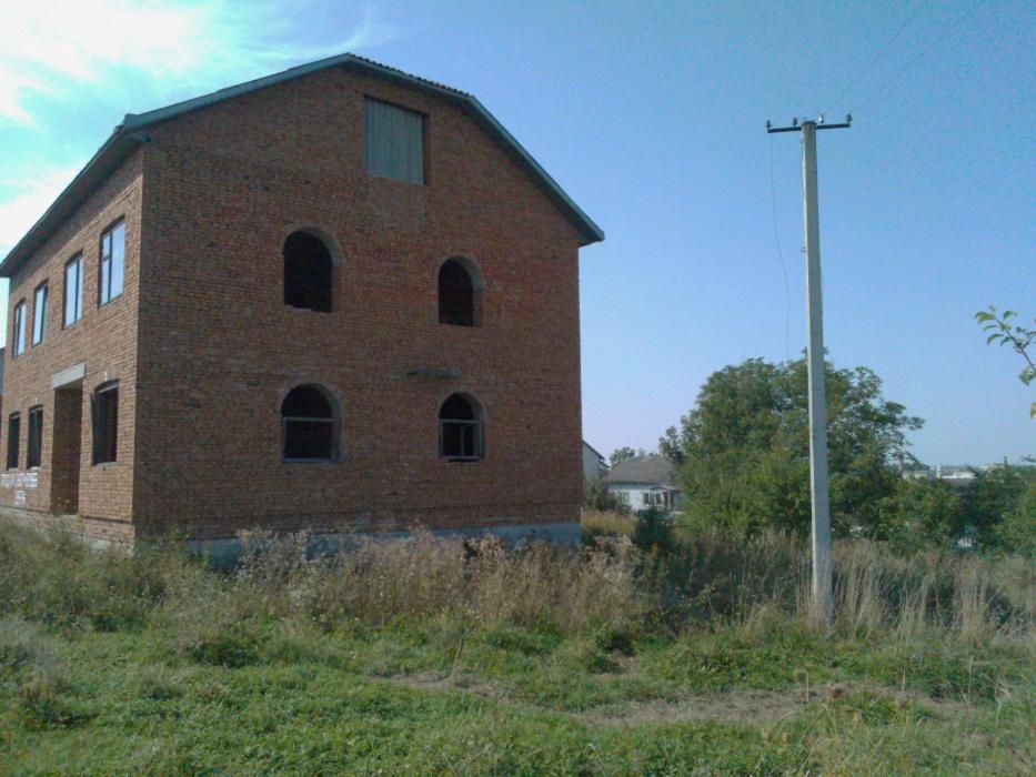 Земельна ділянка з Будинком