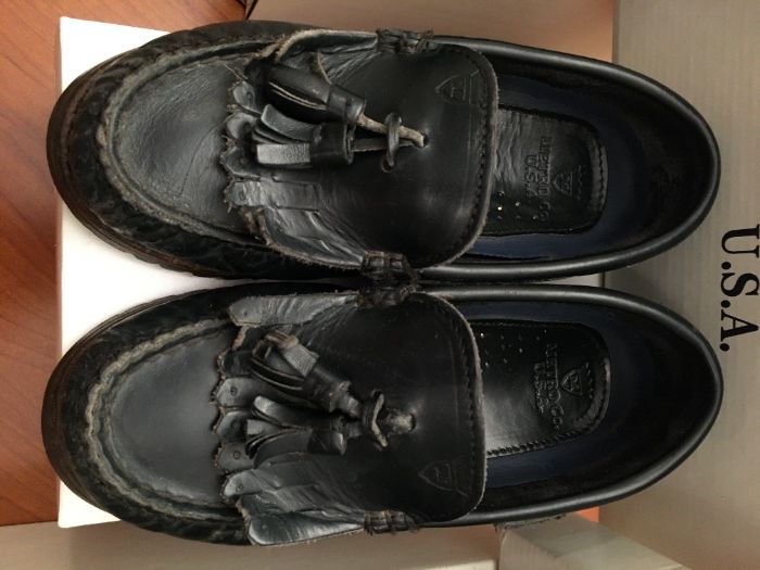 Sapatos Pele Pom-Pom (27 e 28) e Vela (29)