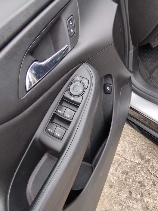 Chevrolet Volt II PHEV Шевроле Вольт 2 плагін гібрид 2018 року