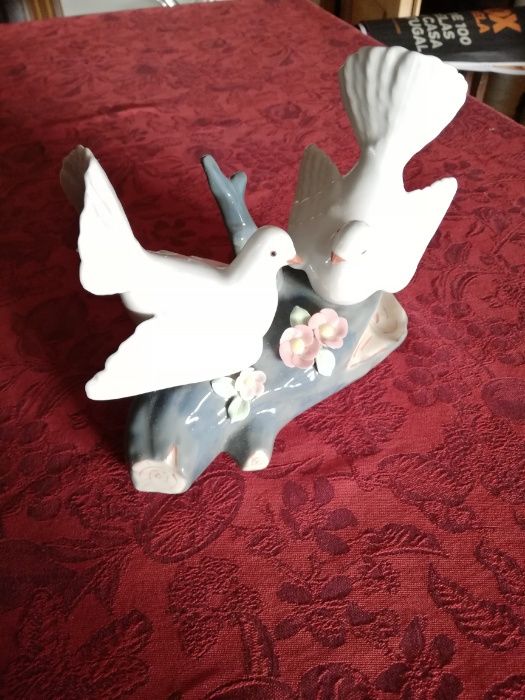 Estatueta das pombinhas