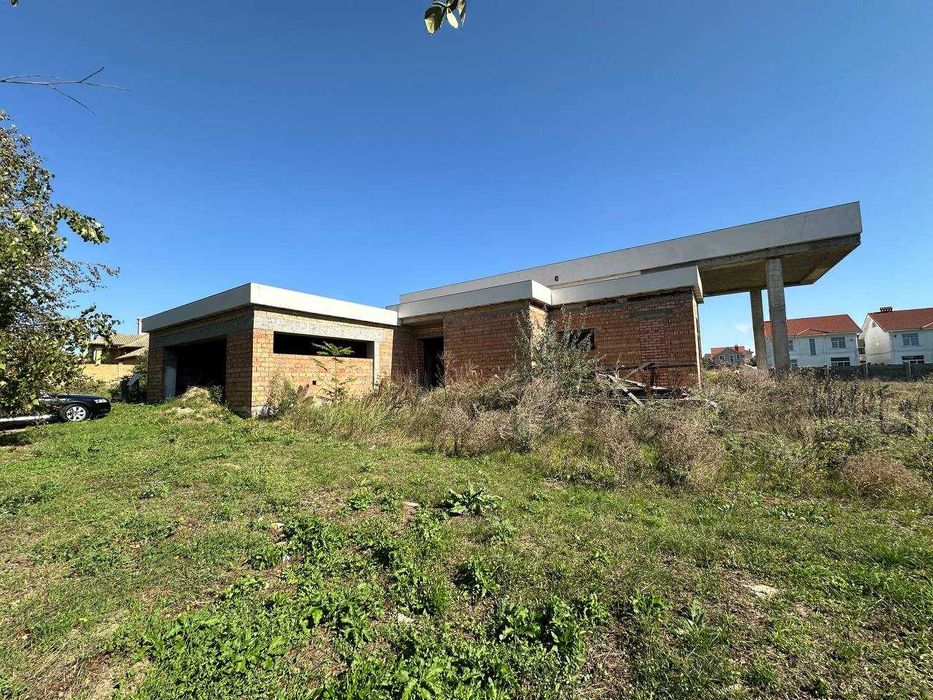 В продаже одноэтажный Дом из красного кирпича на участке 15-соток.