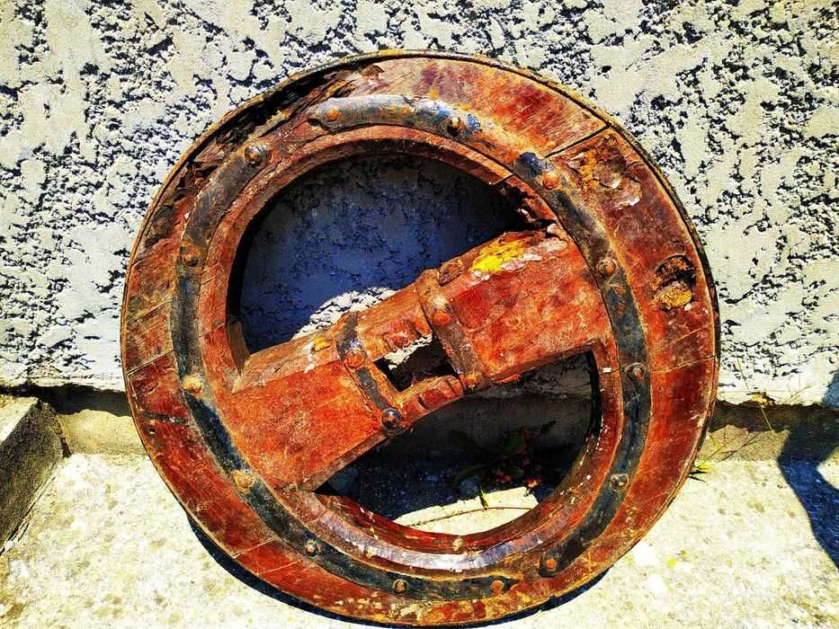 Roda de carro de bois antigas: uma peça única para a sua casa!