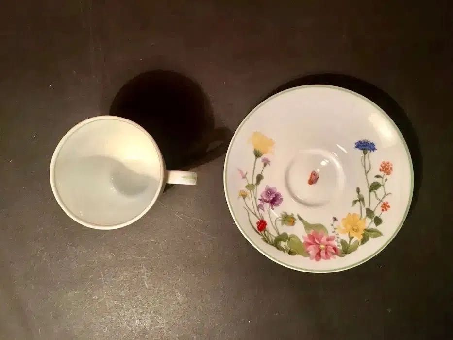 2 CHÁVENAS de CAFÉ - em bom estado - século XX