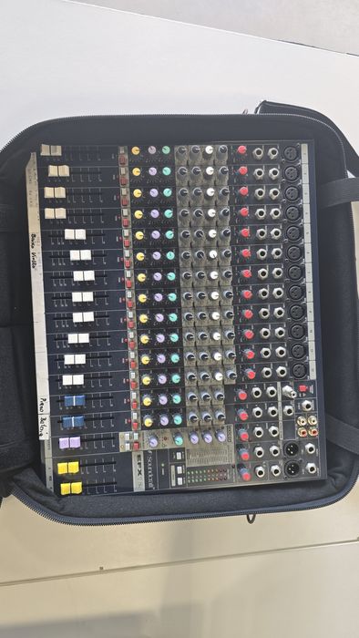 Soundcraft EFX12 com efeitos Lexicon – Mesa de Mistura