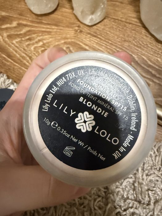 Мінеральна пудра, консилер, бронзер Lily Lolo, Youngblood, стік Rare Beauty, палетка тіней Smashbox для проблемної шкіри